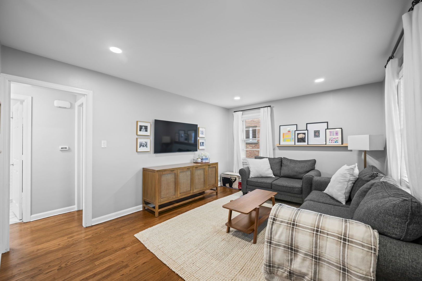 914 N Kennicott Avenue