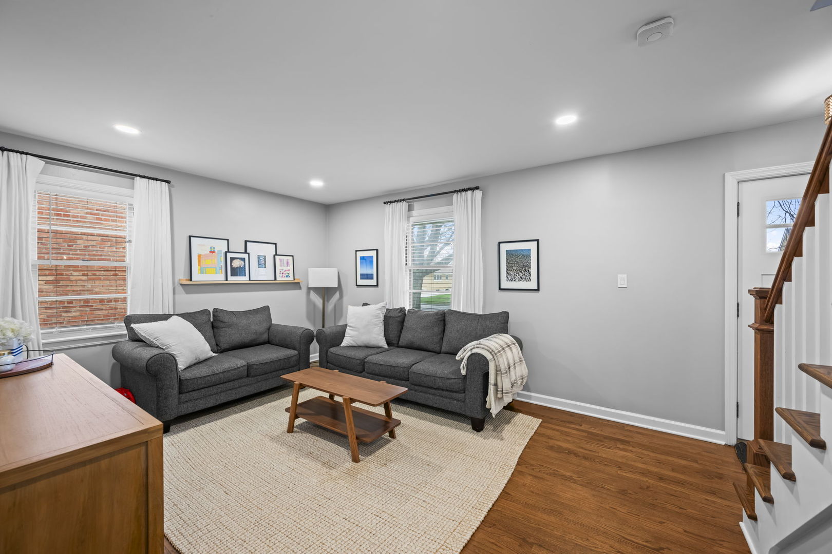 914 N Kennicott Avenue