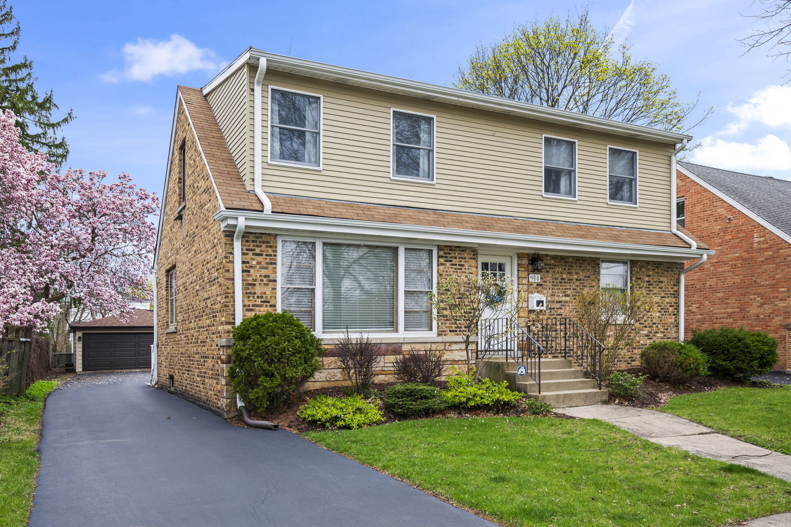 914 N Kennicott Avenue
