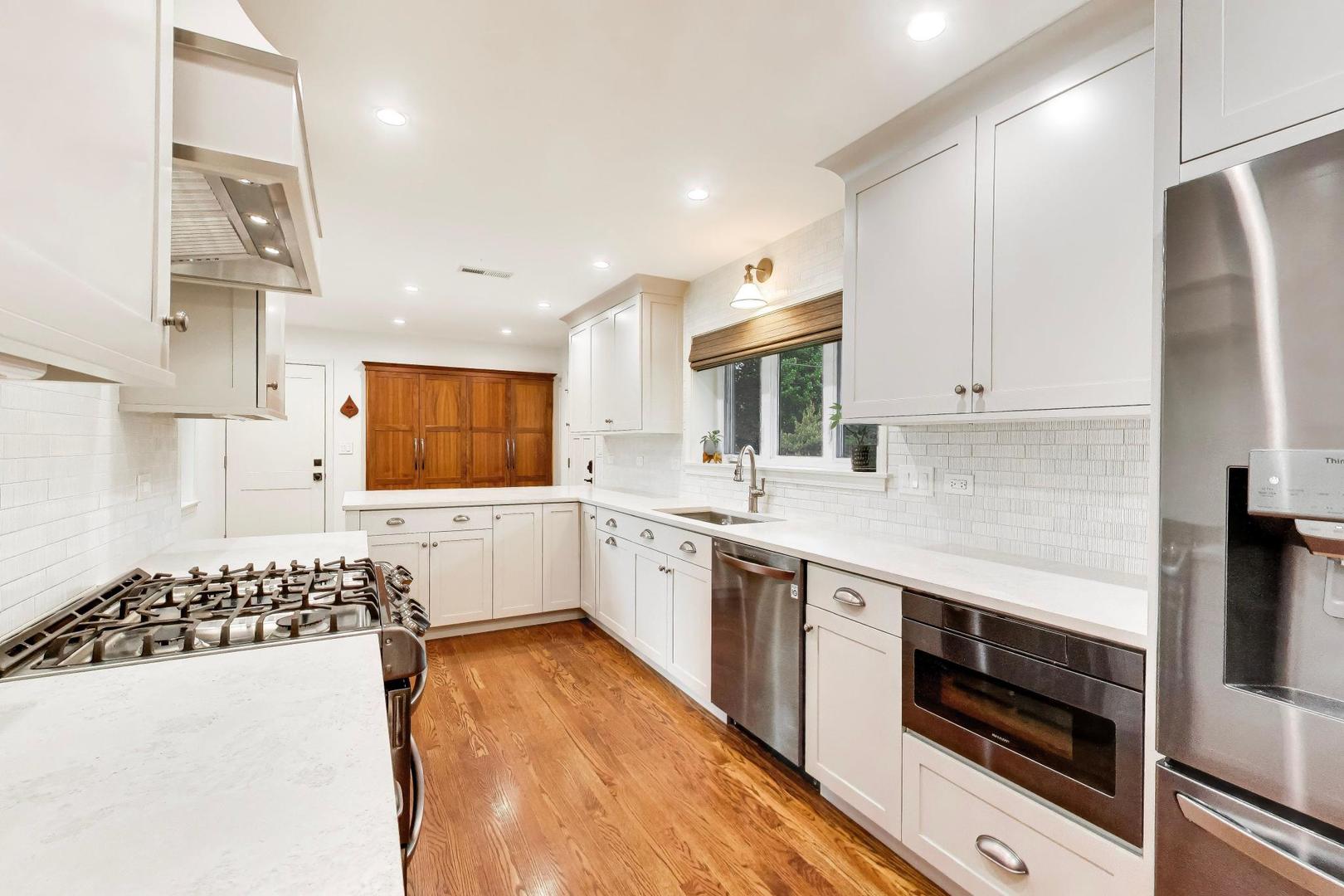 1311 E Woodford Place