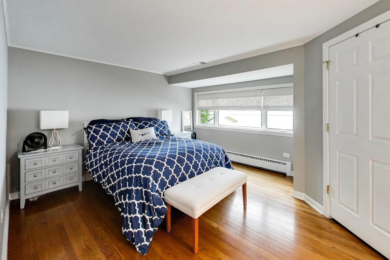 1311 E Woodford Place