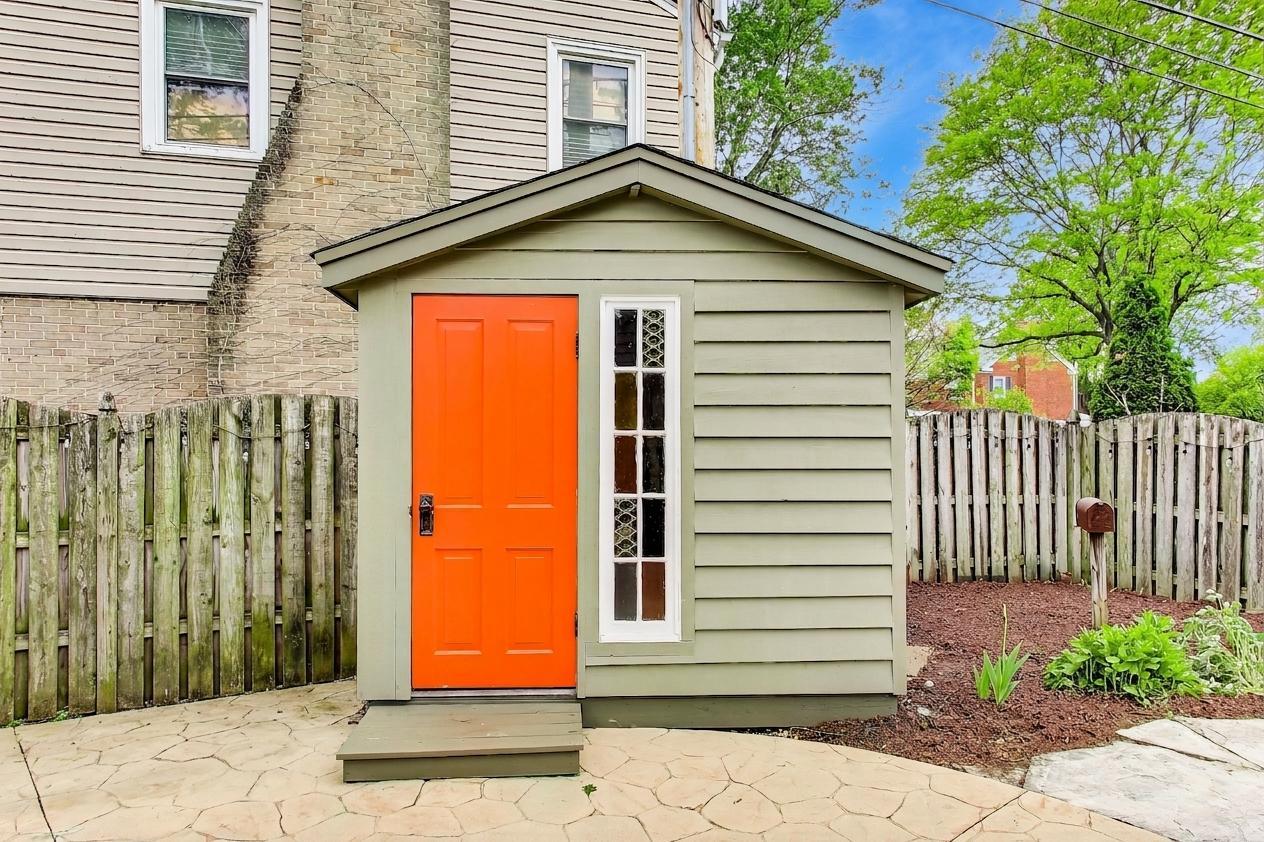 1311 E Woodford Place