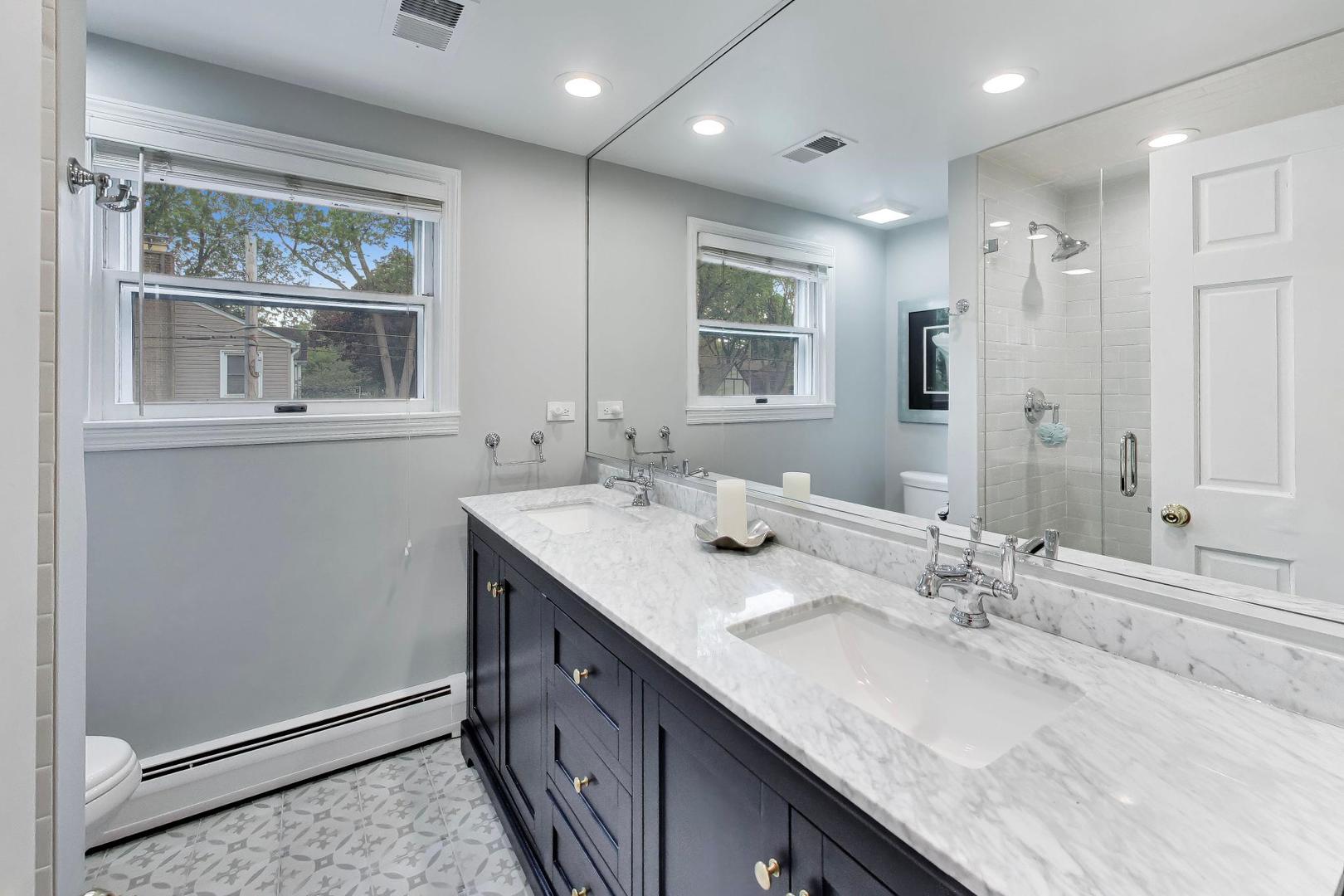 1311 E Woodford Place