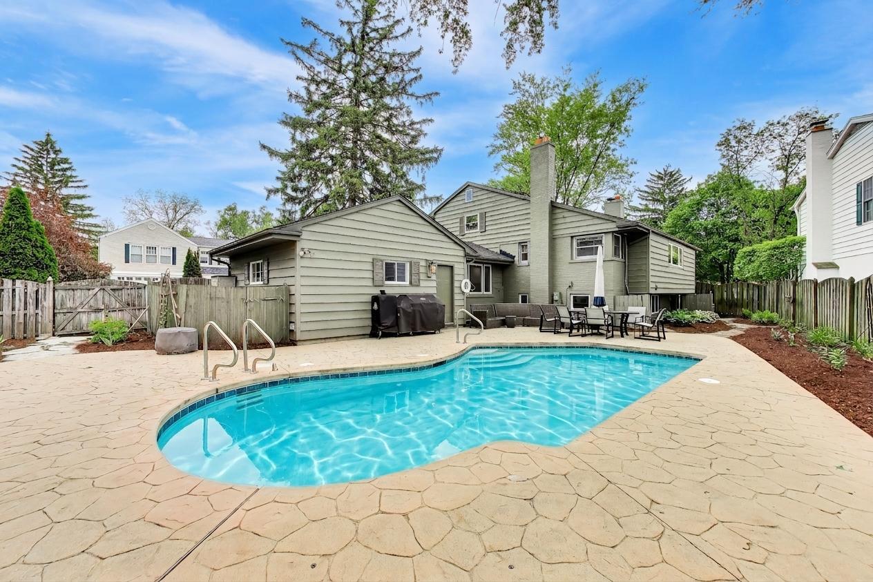 1311 E Woodford Place
