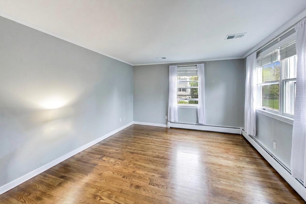 1311 E Woodford Place