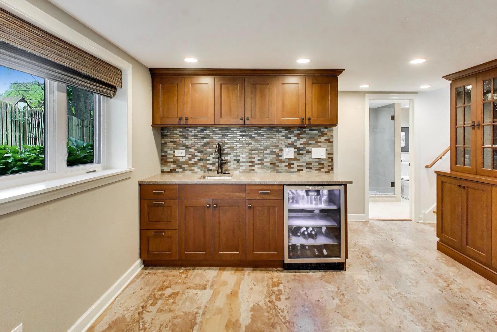 1311 E Woodford Place