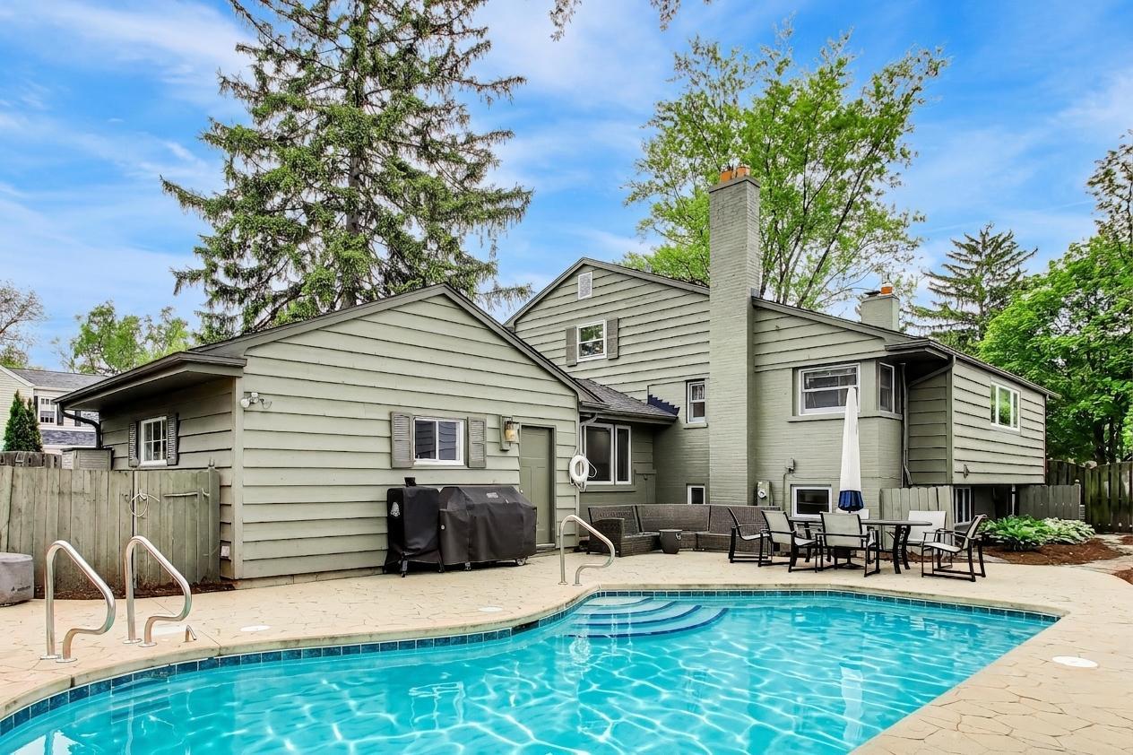 1311 E Woodford Place