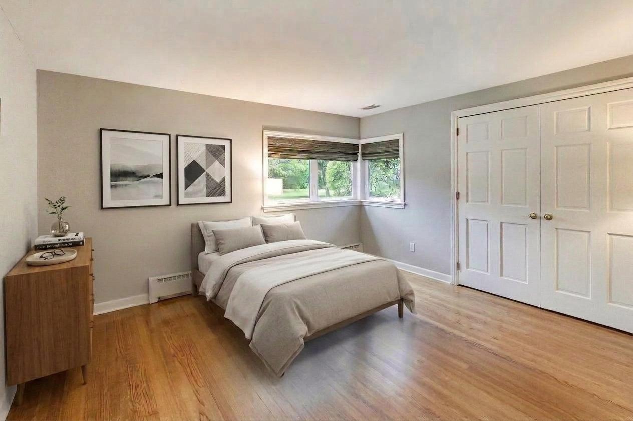 1311 E Woodford Place