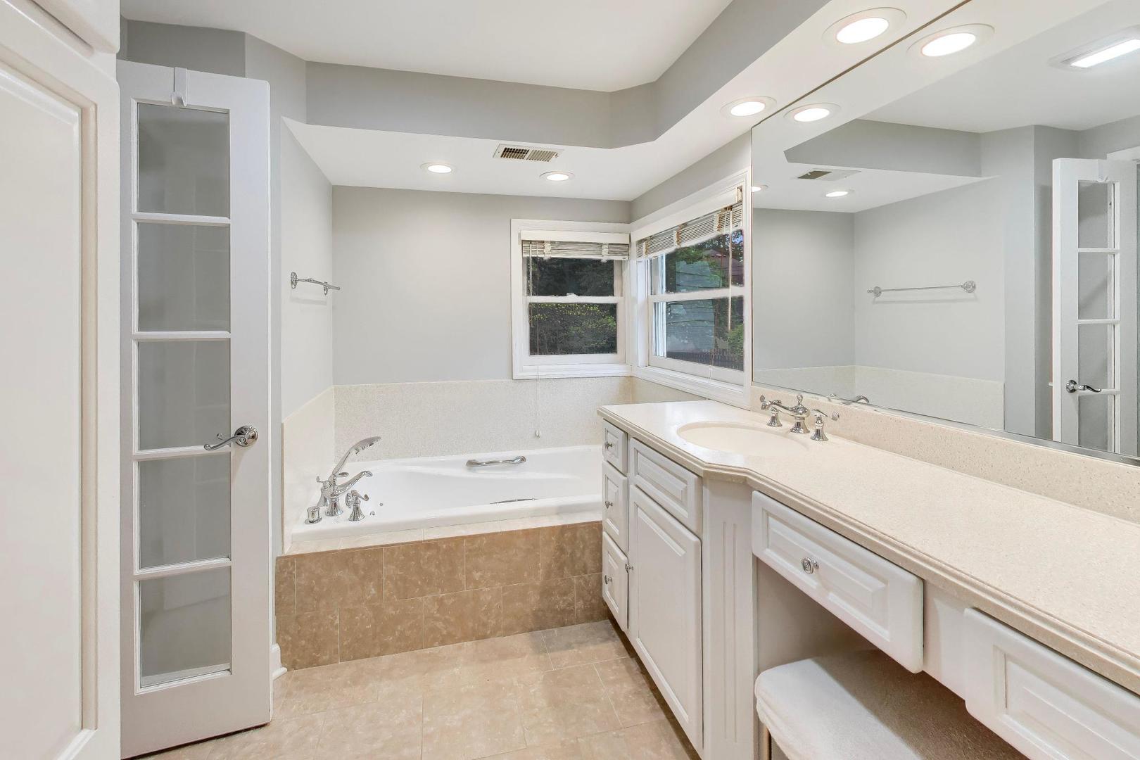 1311 E Woodford Place