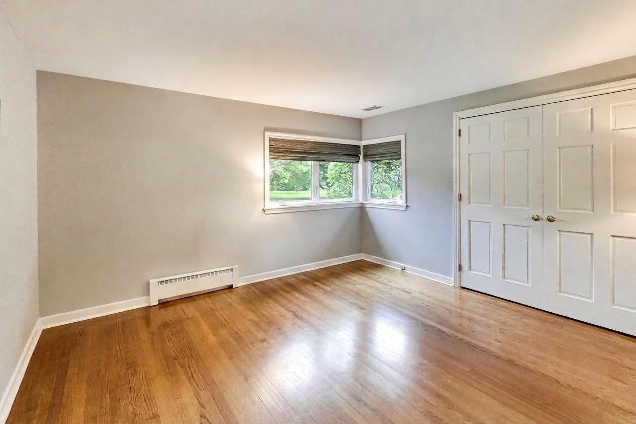1311 E Woodford Place