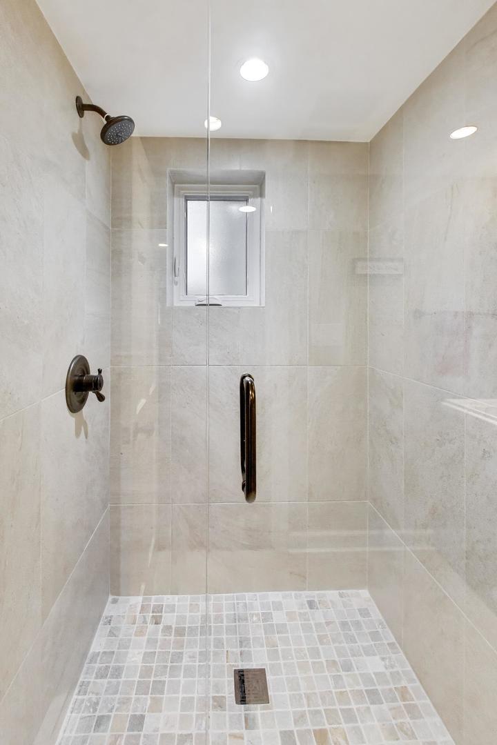 1311 E Woodford Place