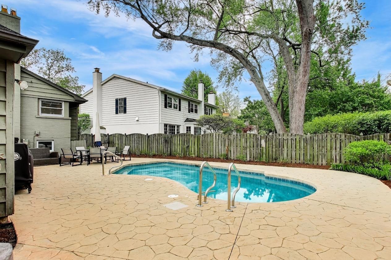 1311 E Woodford Place