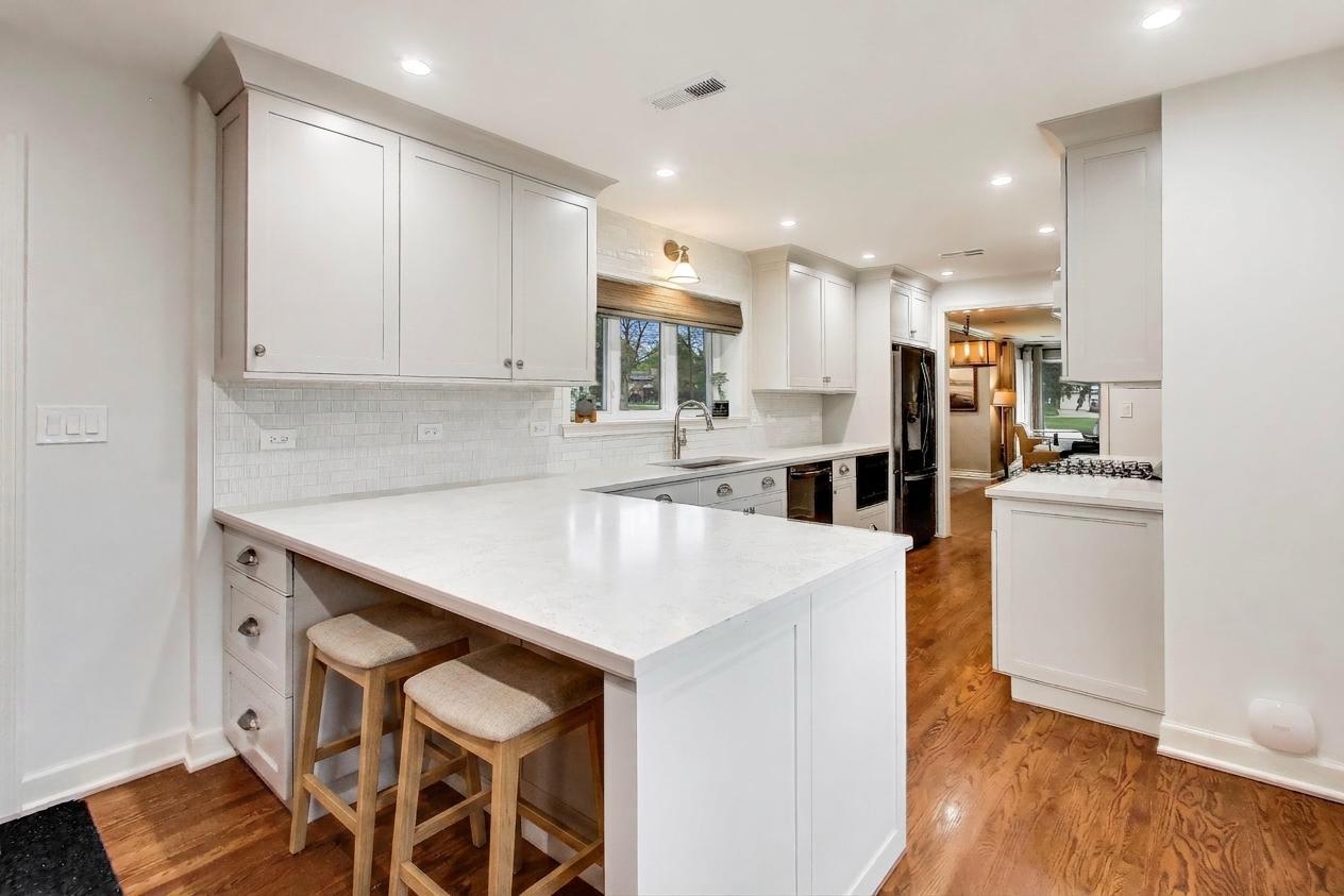 1311 E Woodford Place