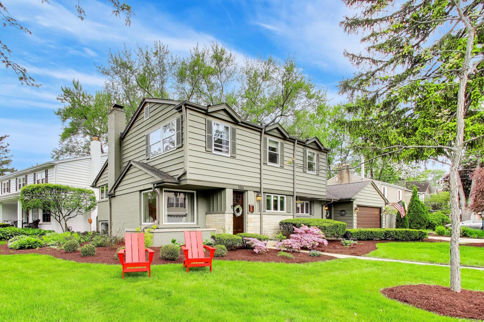 1311 E Woodford Place