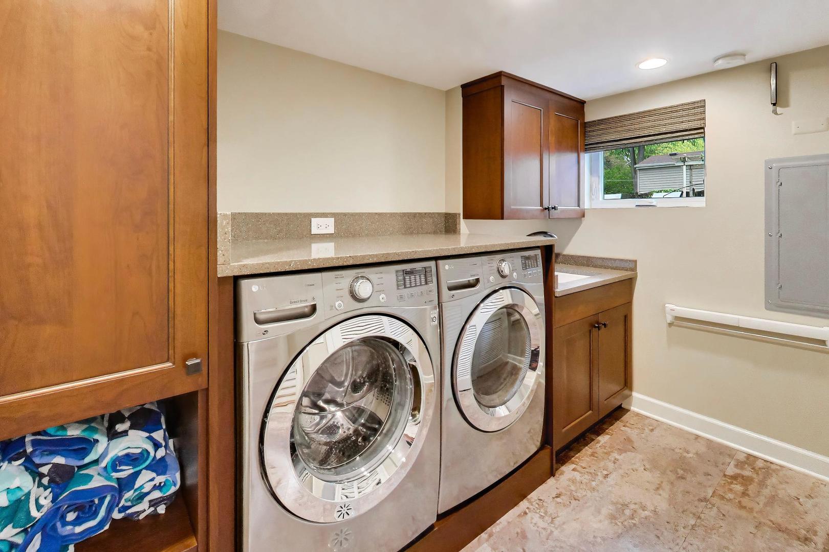 1311 E Woodford Place