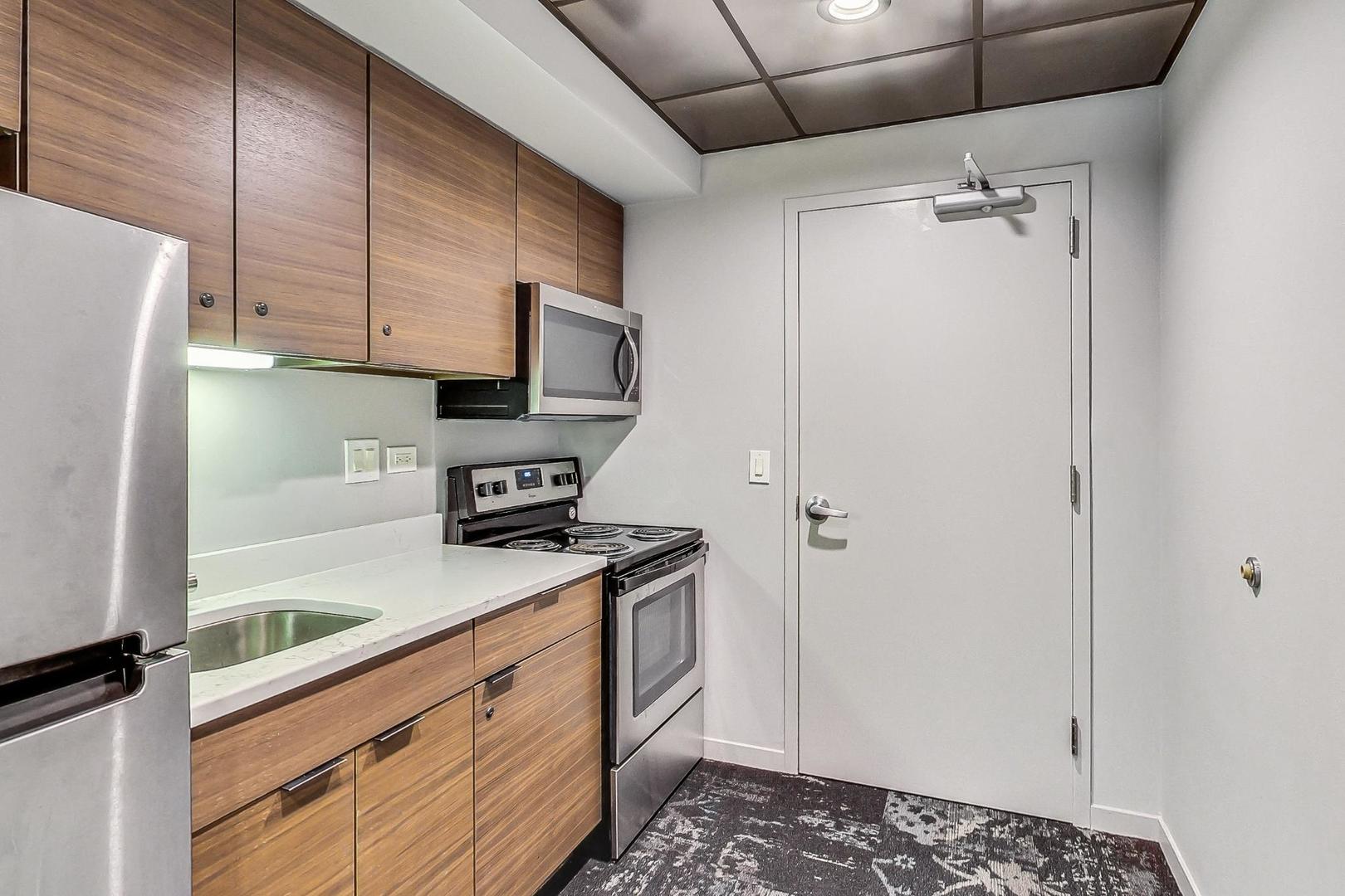 77 S Evergreen Avenue Unit: 806