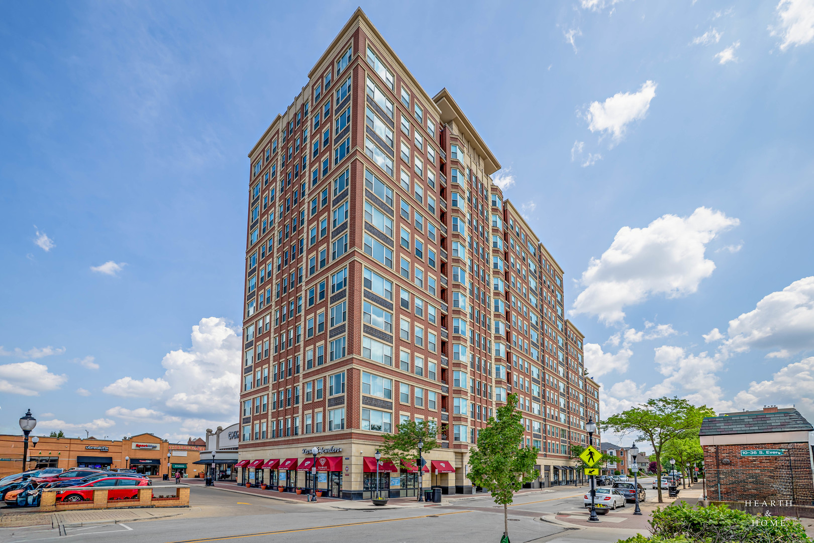 77 S Evergreen Avenue Unit: 806