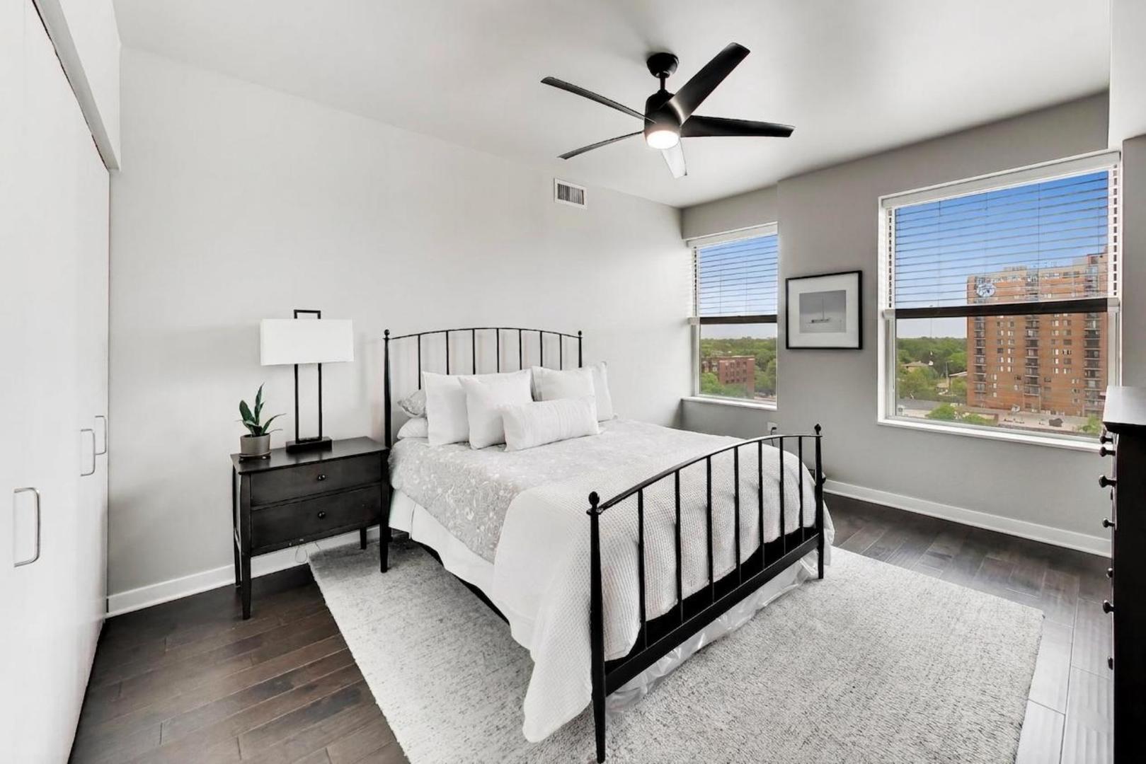 77 S Evergreen Avenue Unit: 806