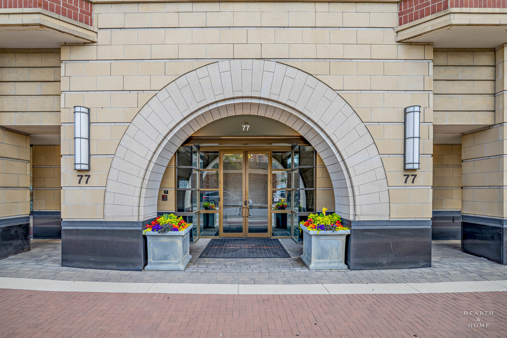 77 S Evergreen Avenue Unit: 806