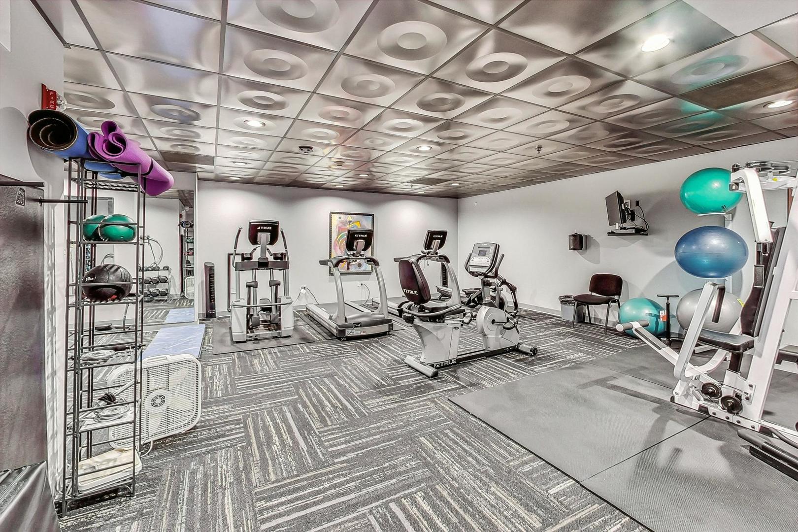 77 S Evergreen Avenue Unit: 806