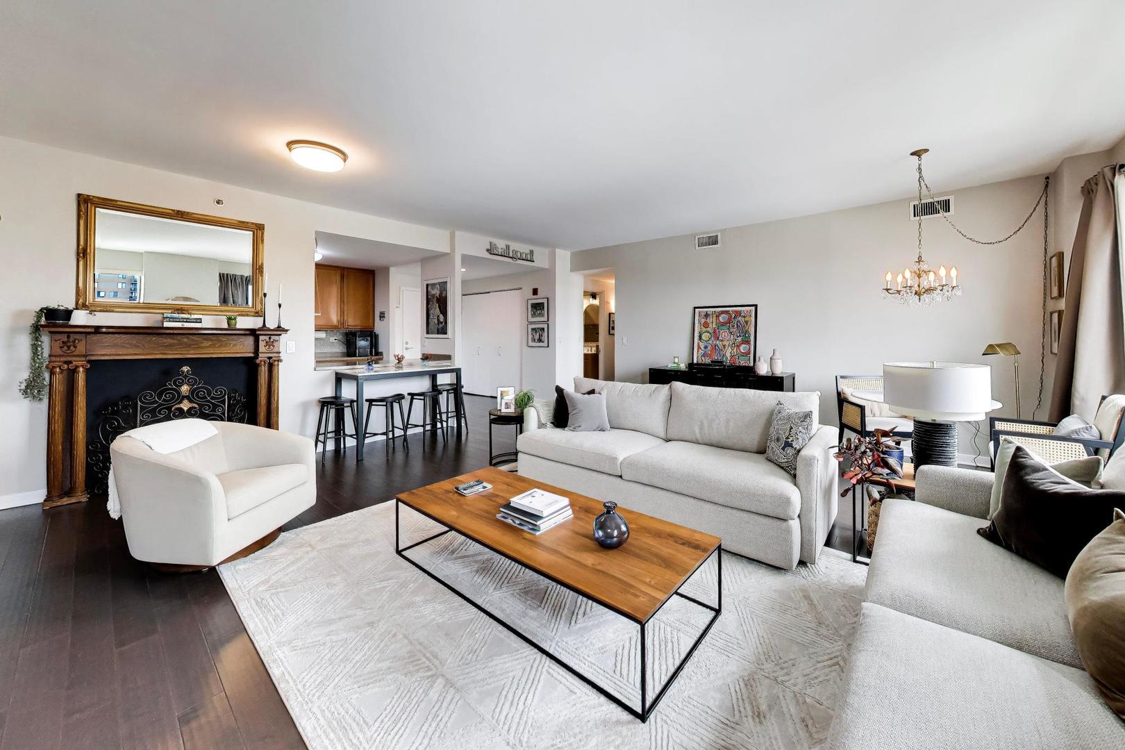 77 S Evergreen Avenue Unit: 806