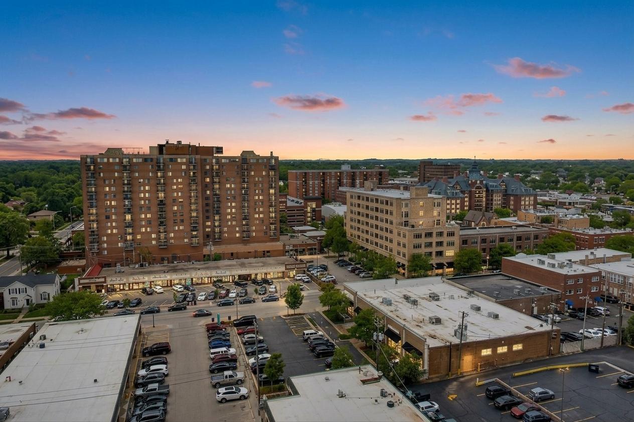 77 S Evergreen Avenue Unit: 806