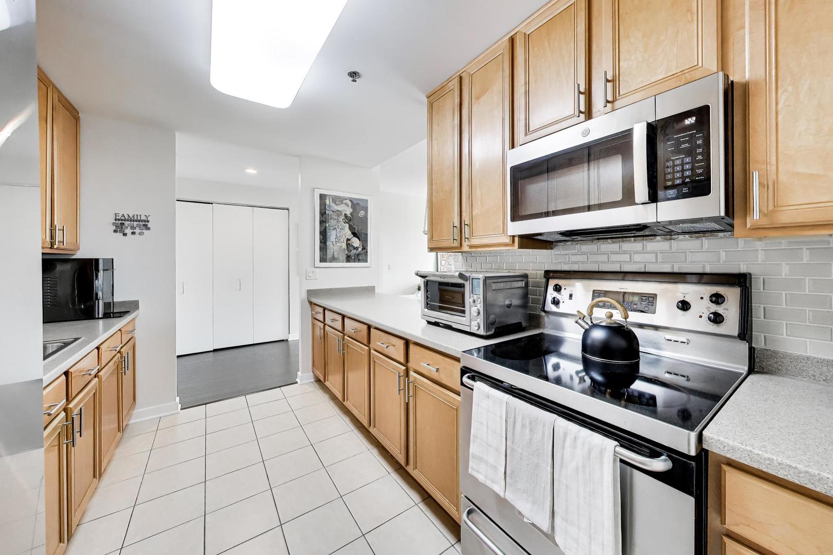 77 S Evergreen Avenue Unit: 806