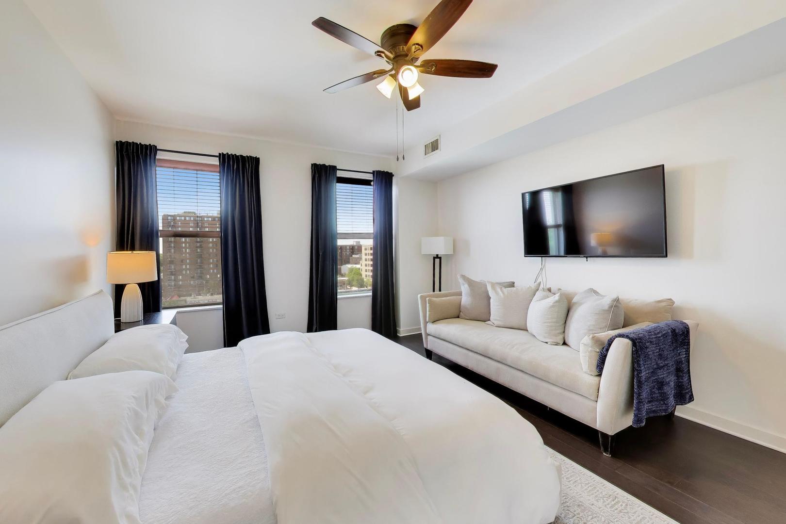 77 S Evergreen Avenue Unit: 806