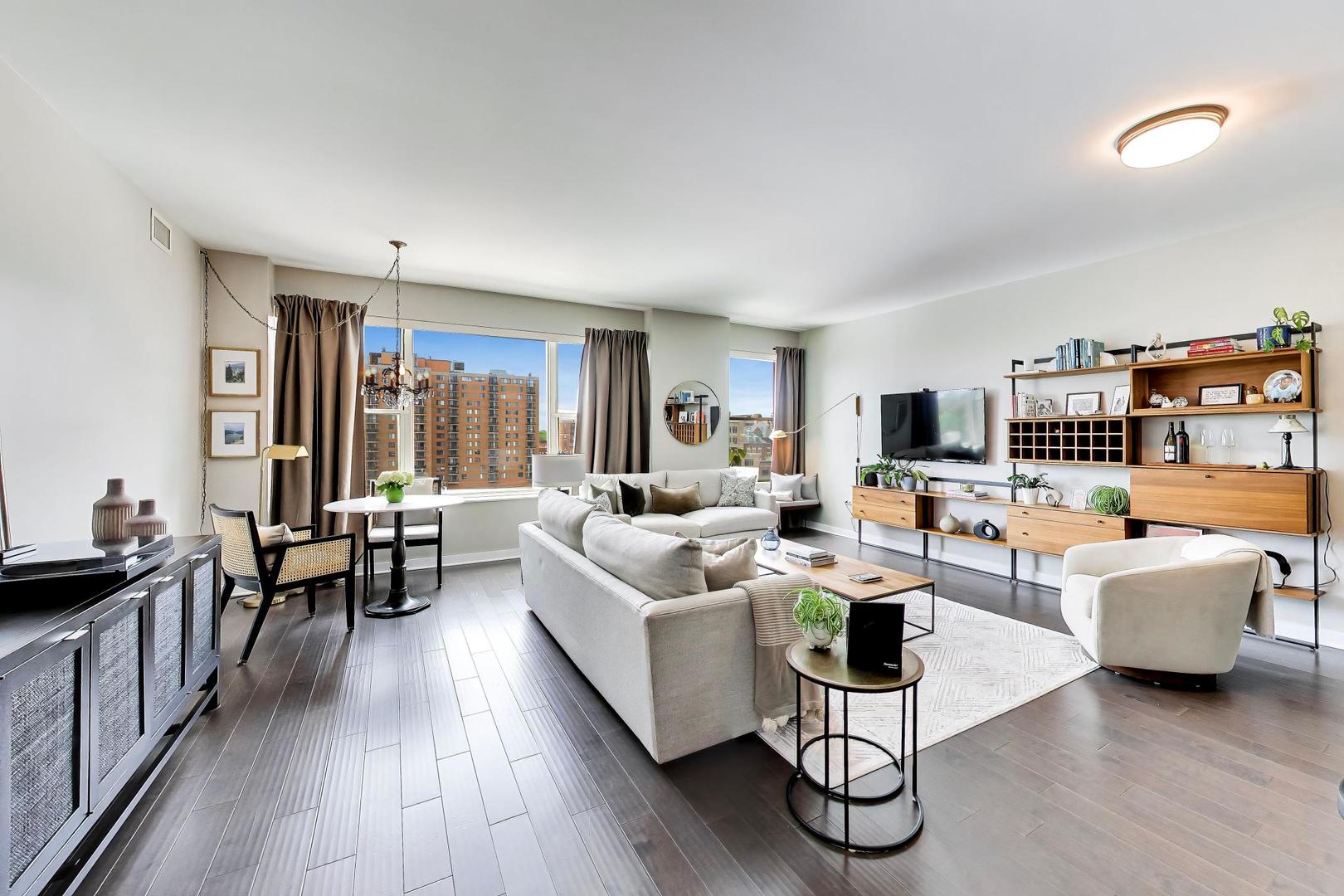 77 S Evergreen Avenue Unit: 806