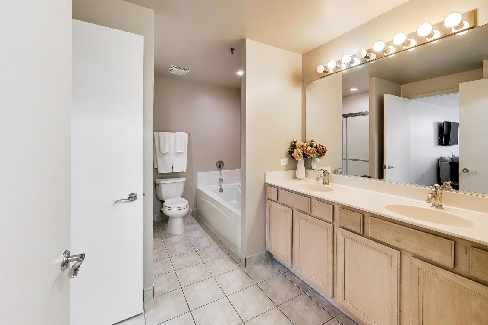 77 S Evergreen Avenue Unit: 806