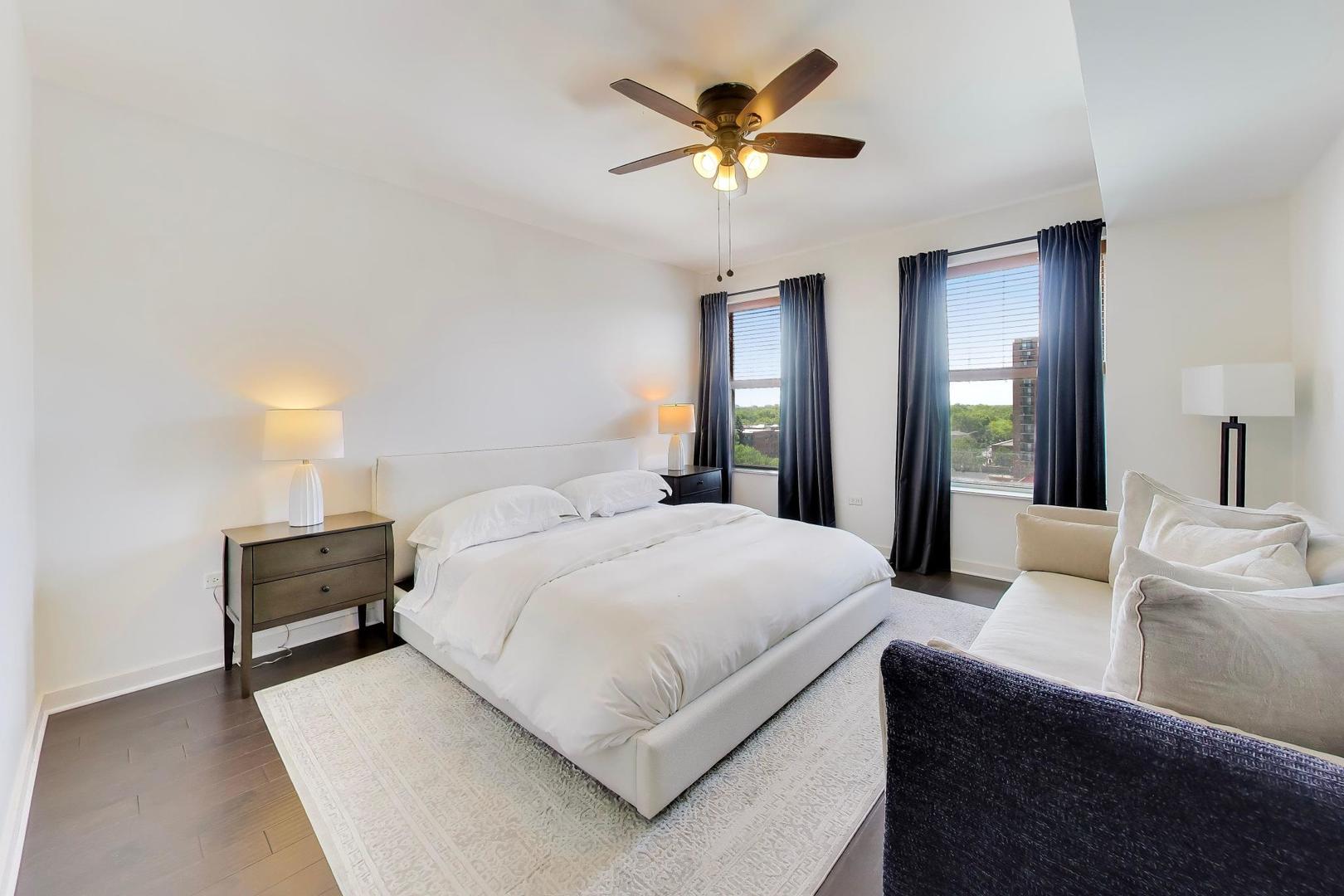 77 S Evergreen Avenue Unit: 806