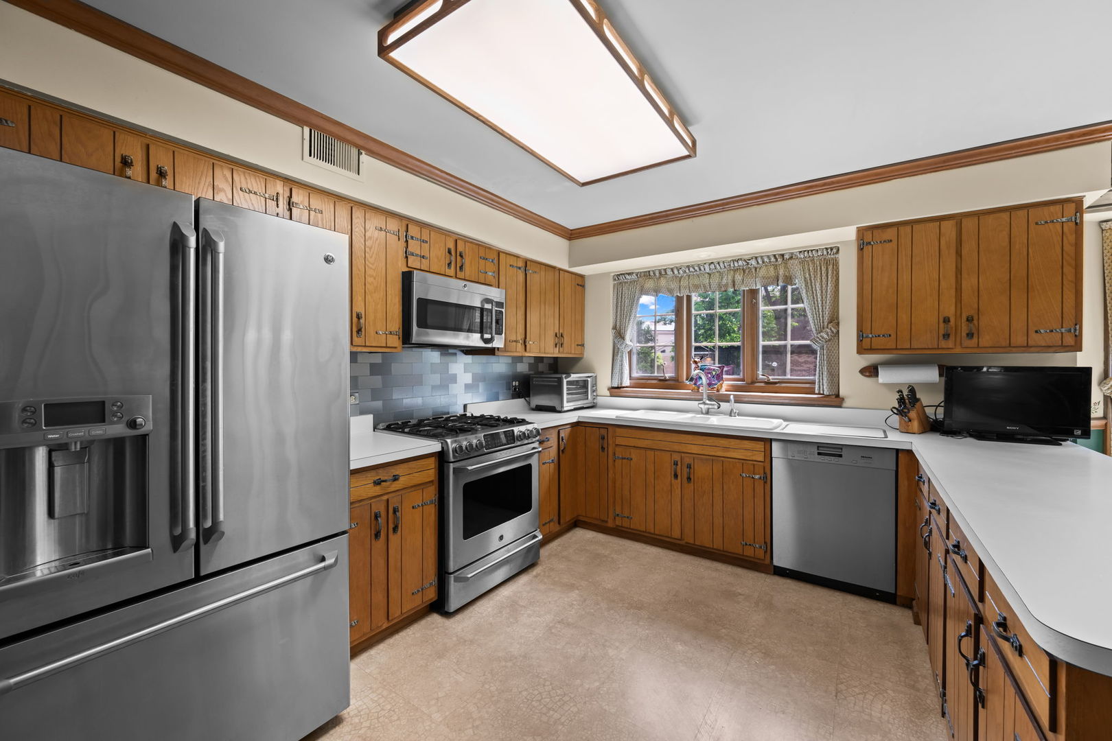4211 Ridgeland Lane