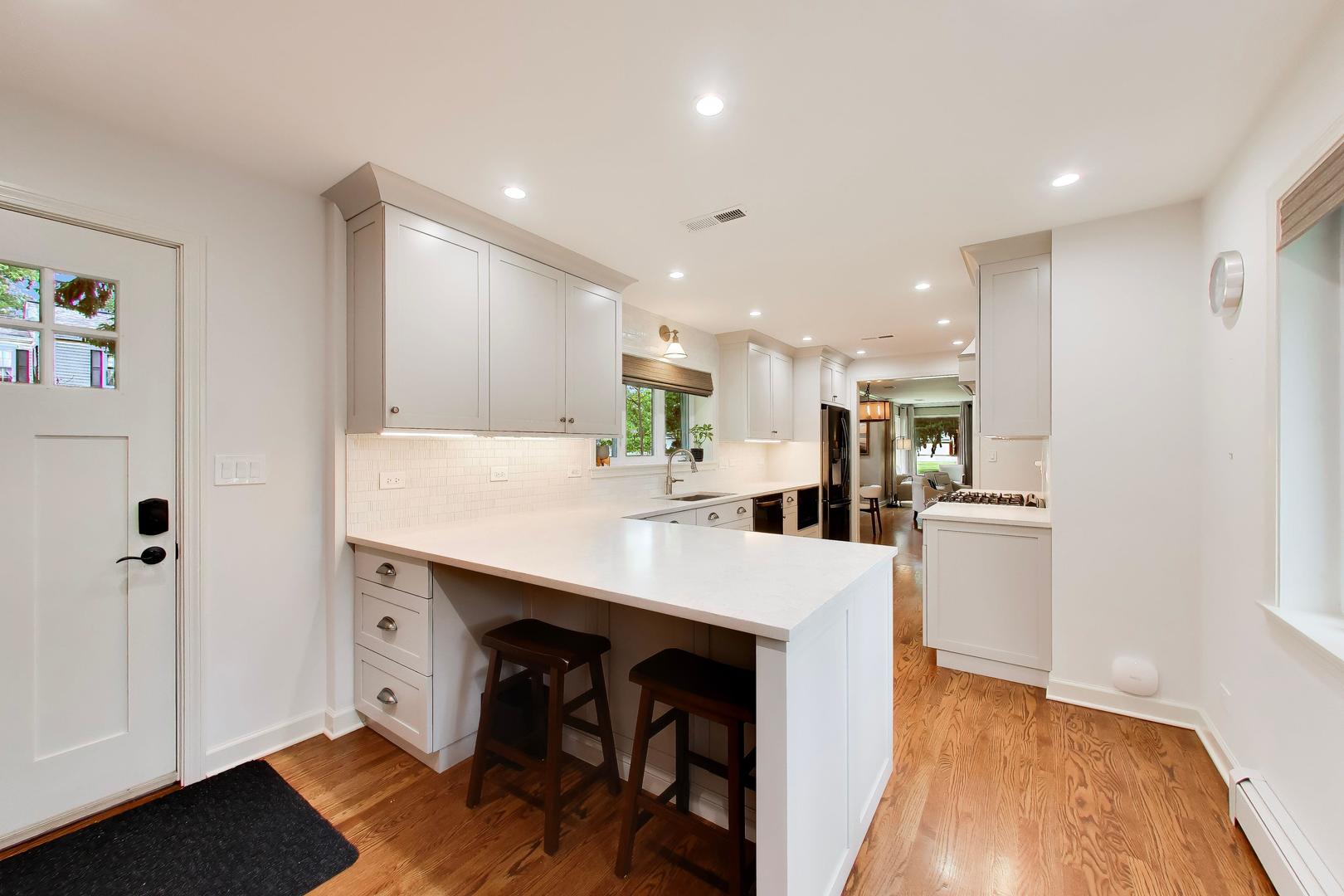 1311 E Woodford Place