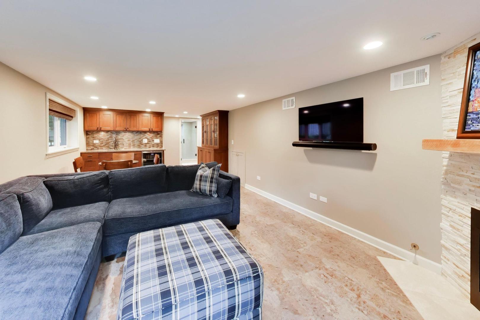 1311 E Woodford Place
