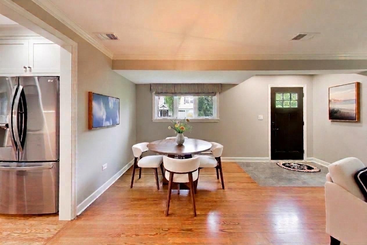 1311 E Woodford Place