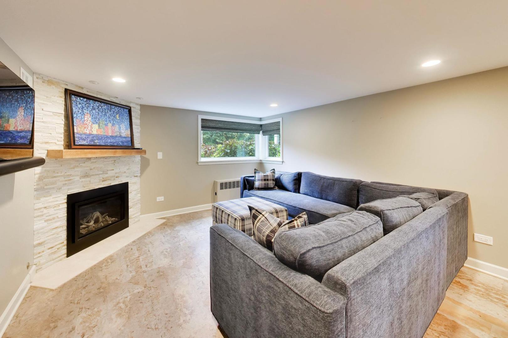 1311 E Woodford Place