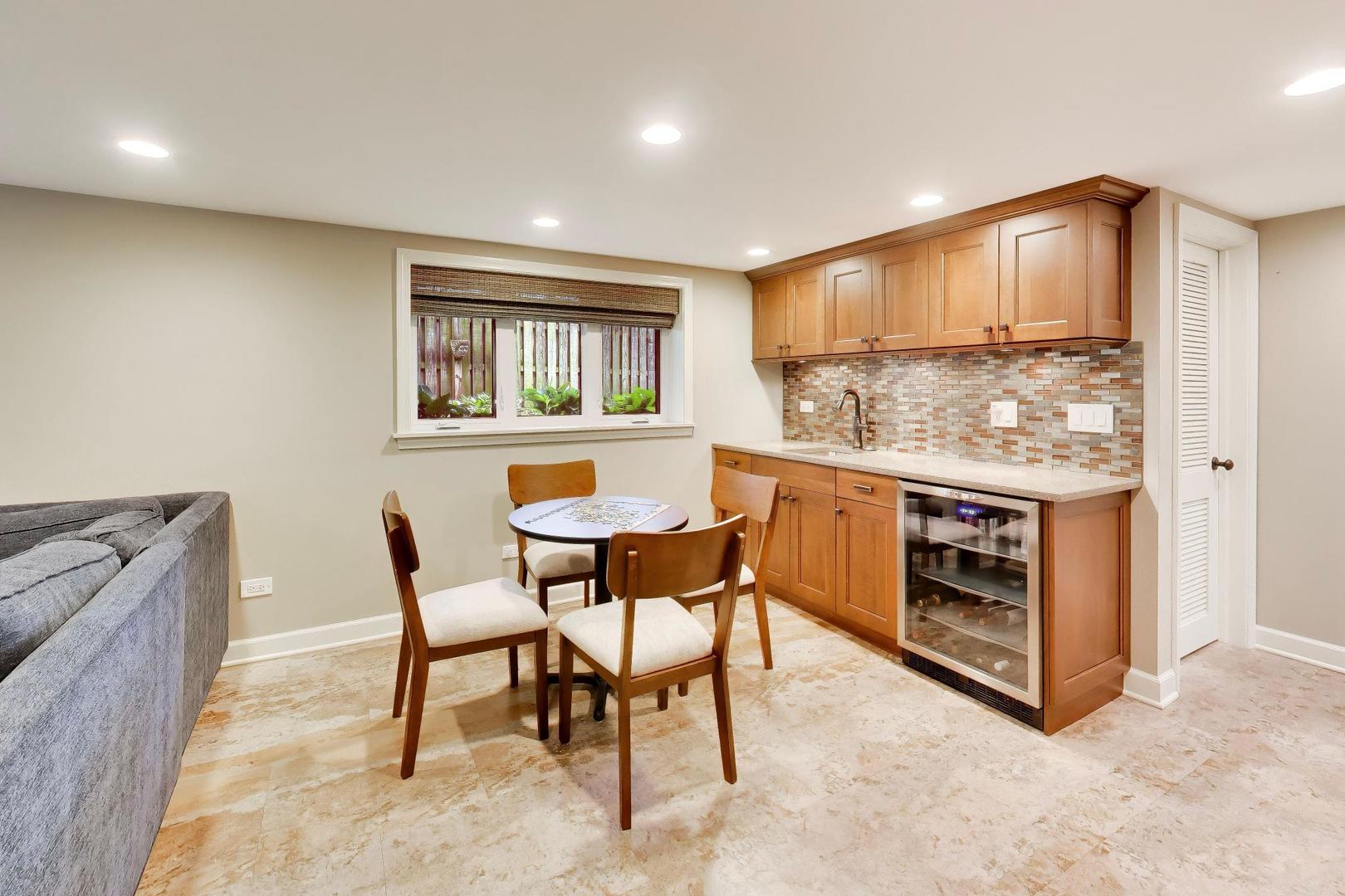 1311 E Woodford Place