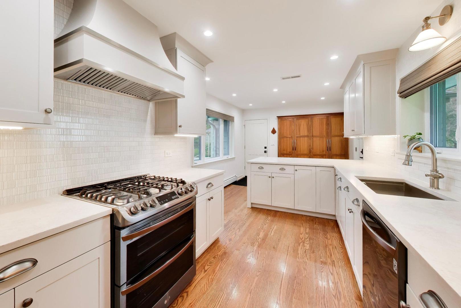 1311 E Woodford Place