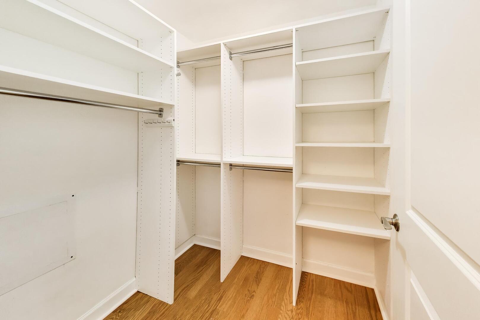 44 N VAIL Avenue Unit: 213