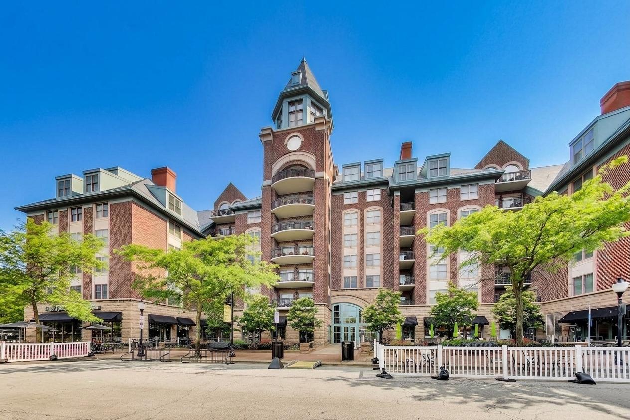44 N VAIL Avenue Unit: 213