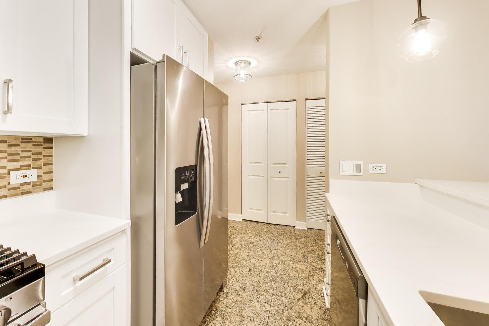 44 N VAIL Avenue Unit: 213