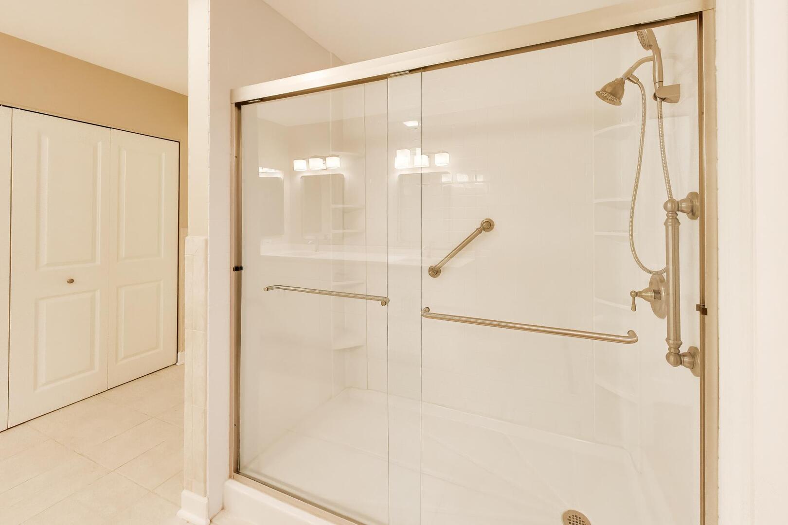 44 N VAIL Avenue Unit: 213