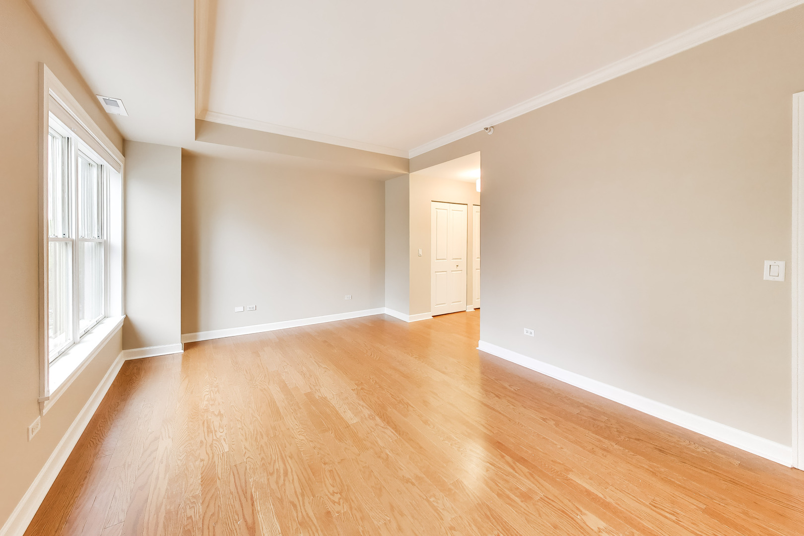 44 N VAIL Avenue Unit: 213