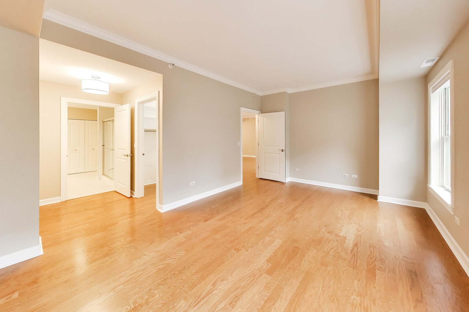 44 N VAIL Avenue Unit: 213