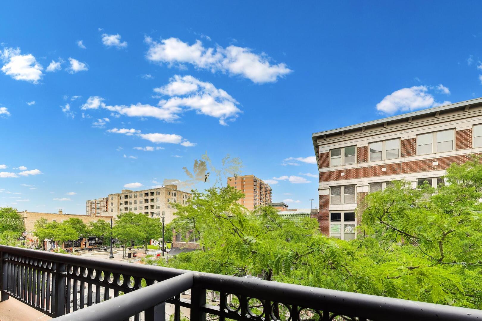 44 N VAIL Avenue Unit: 213