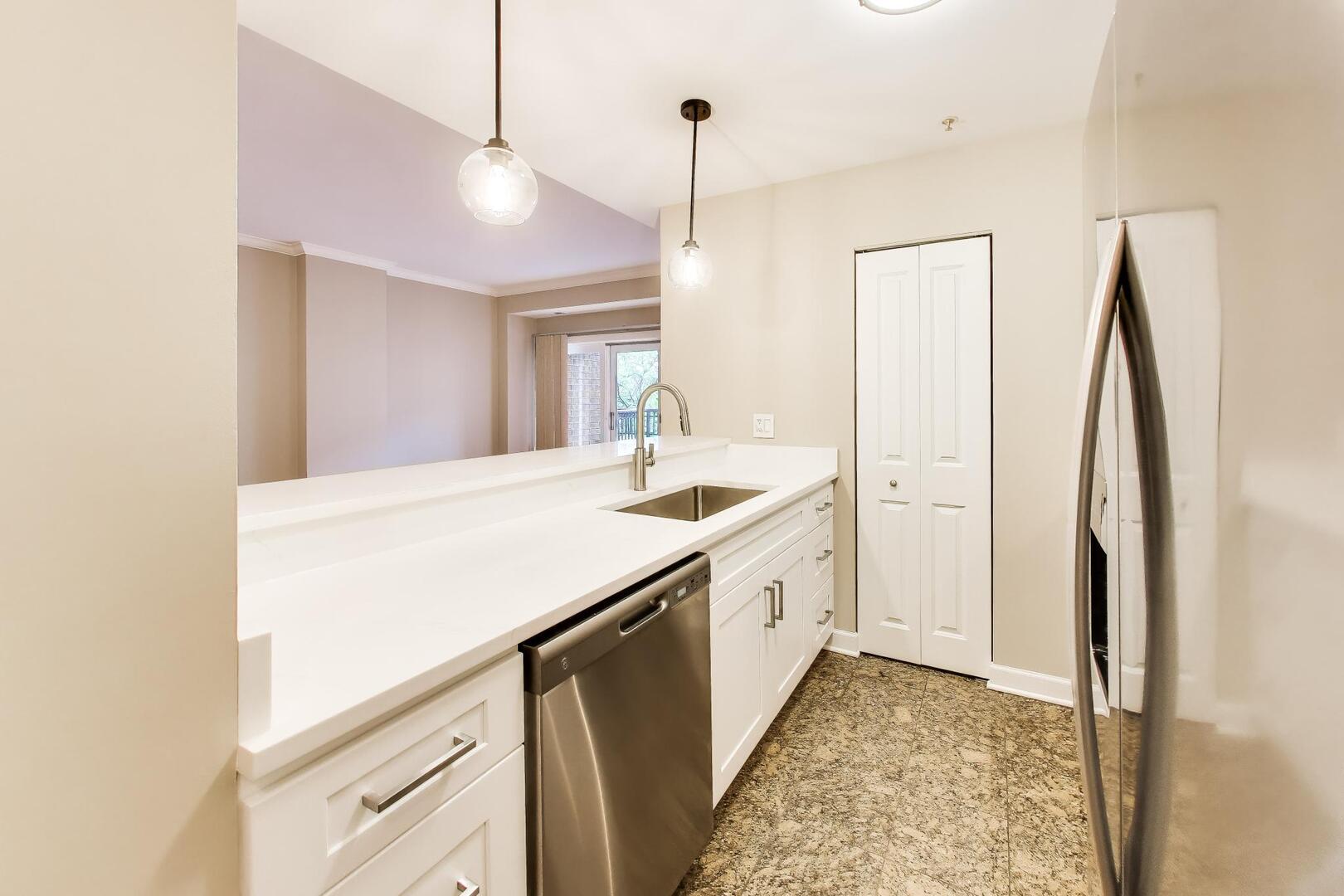 44 N VAIL Avenue Unit: 213