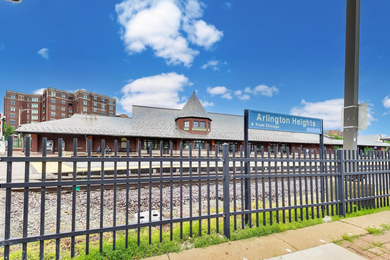 44 N VAIL Avenue Unit: 213