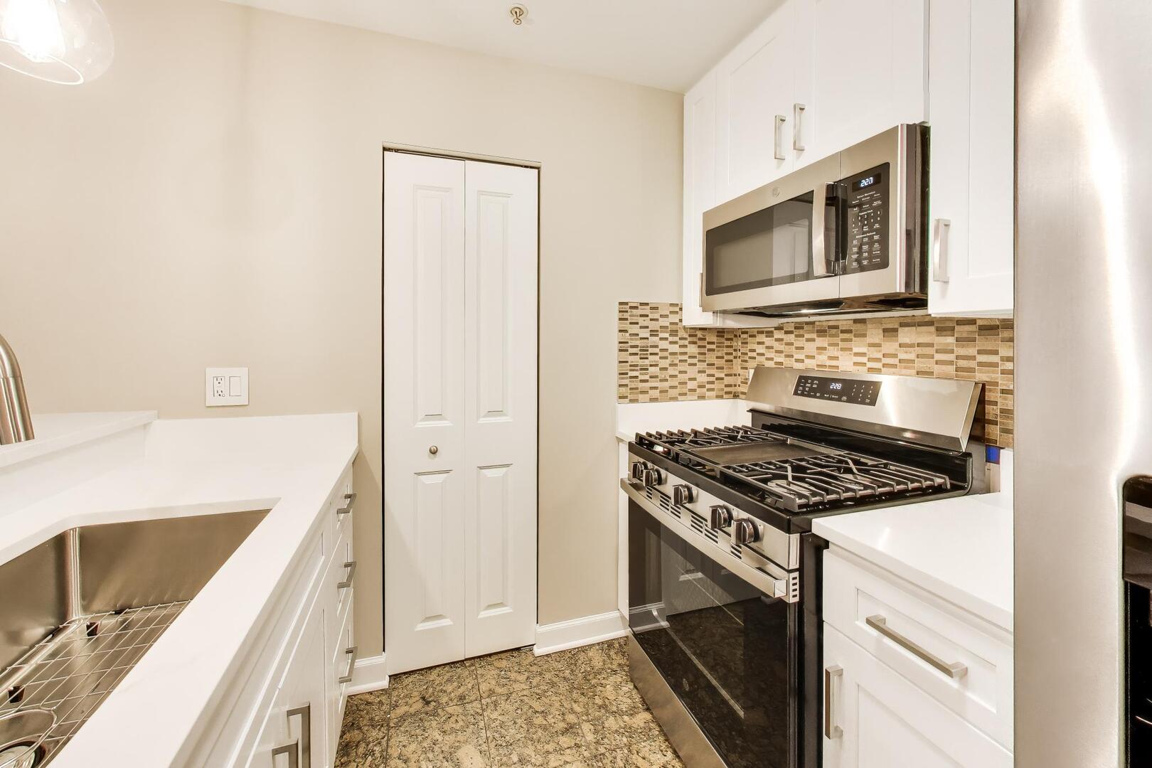 44 N VAIL Avenue Unit: 213