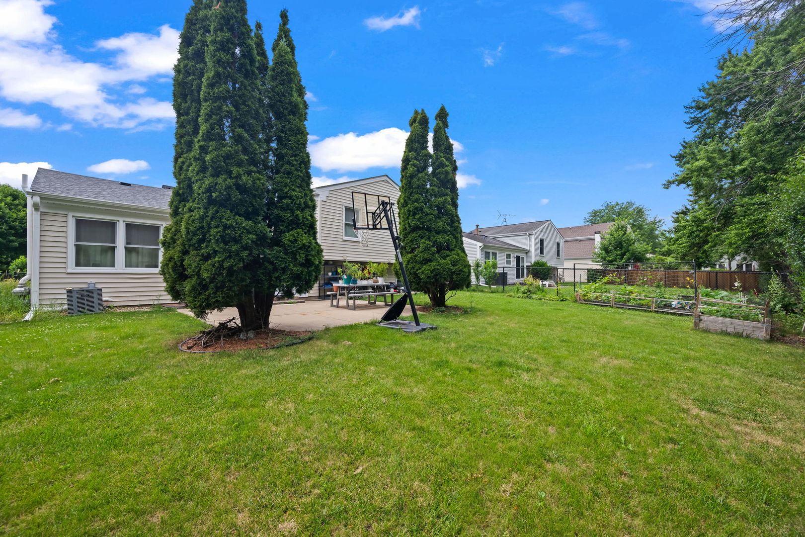 600 Thompson Boulevard