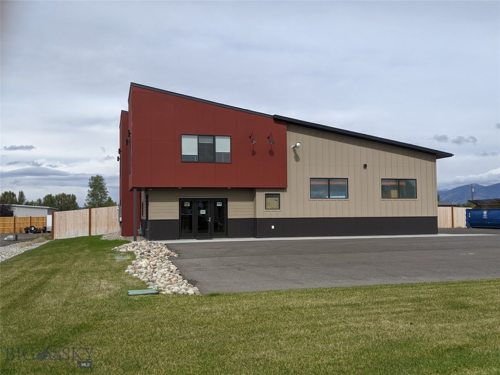77 Riverway Road